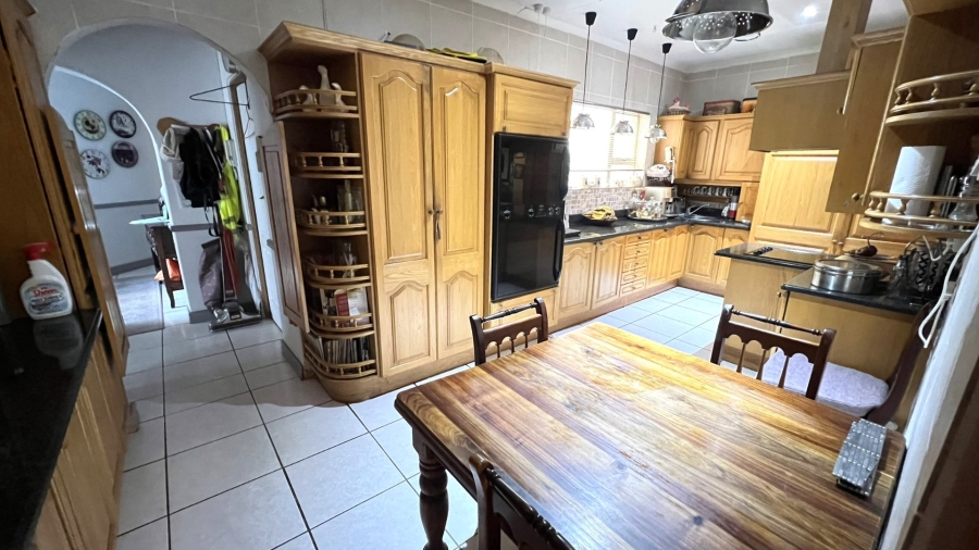 5 Bedroom Property for Sale in Fichardt Park Free State